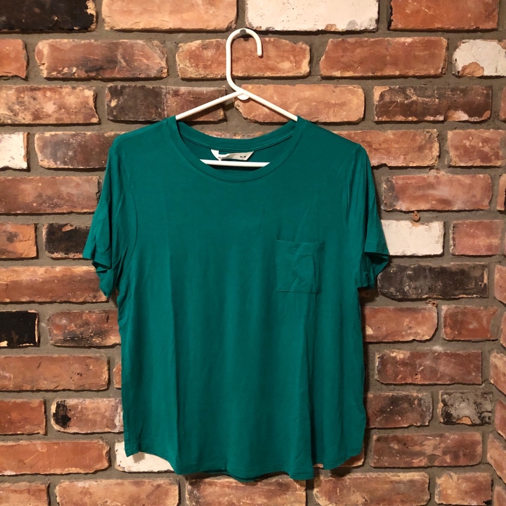 2for1 ✨ Woman’s Green Front Pocket T-Shirt